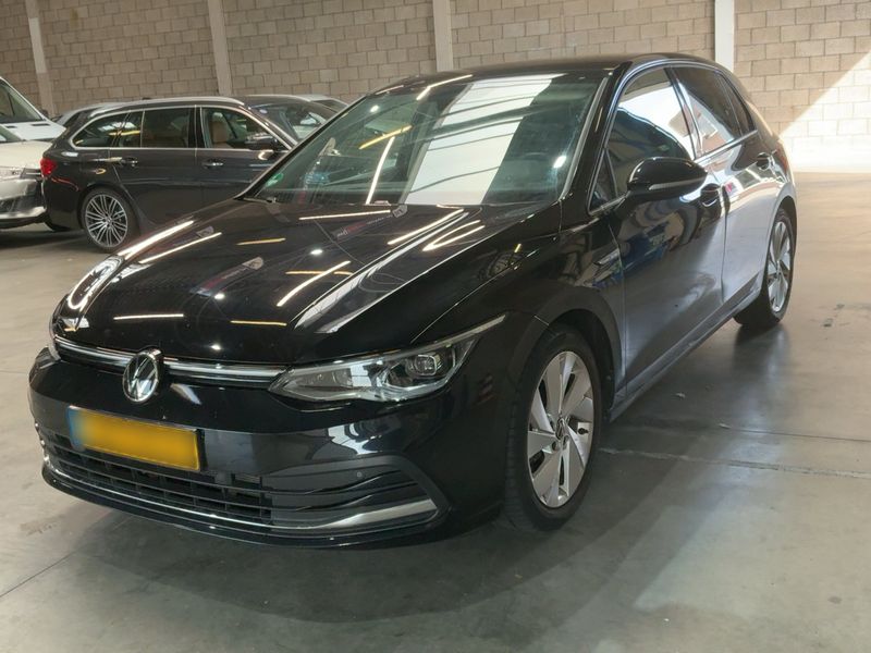 Volkswagen Golf VIII 1.5 eTSI ACT — 1/8