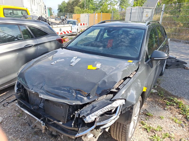 Volkswagen Golf VII 2.0 TDI — 1/8