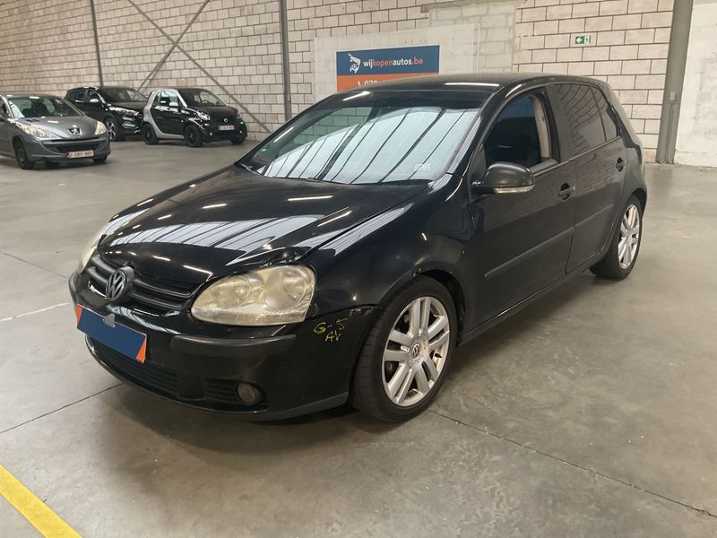 Volkswagen Golf V 1.6 FSI — 1/8