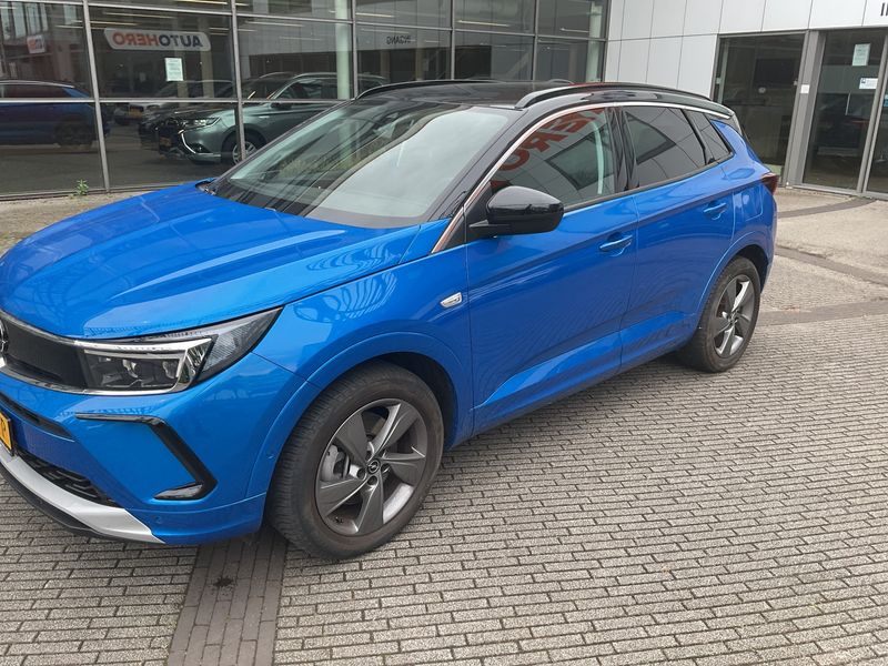 Opel Grandland X 1.6 Plug-in Hybrid — 1/8