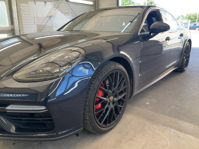 Porsche Panamera Turbo — 1/8