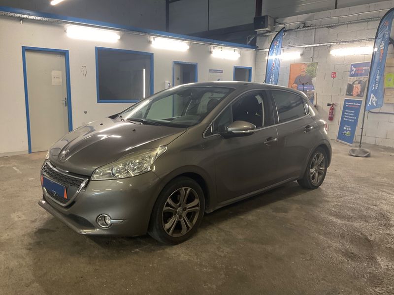 Peugeot 208 1.2 VTi — 1/8