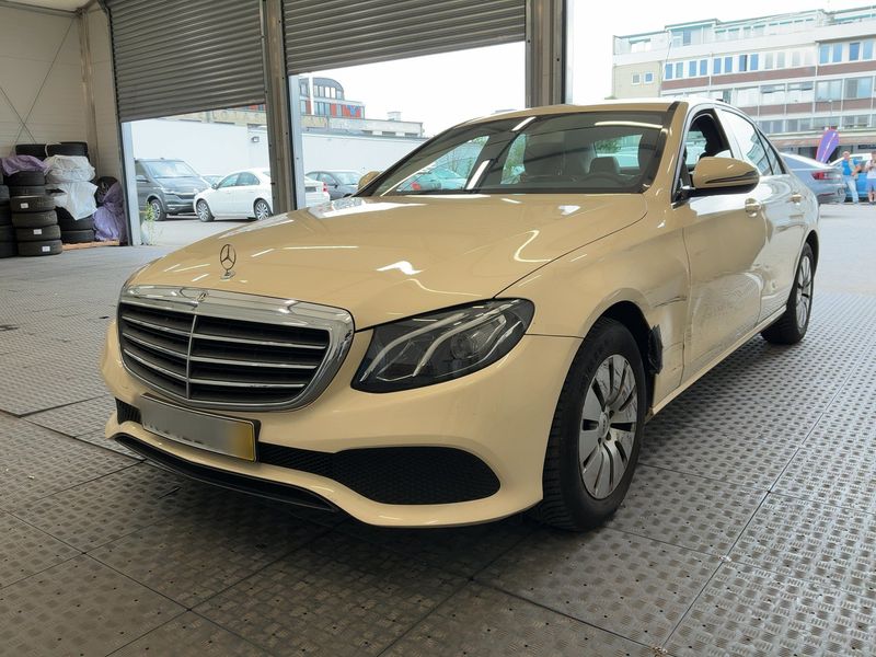 Mercedes-Benz E-Klasse E 200 d — 1/8