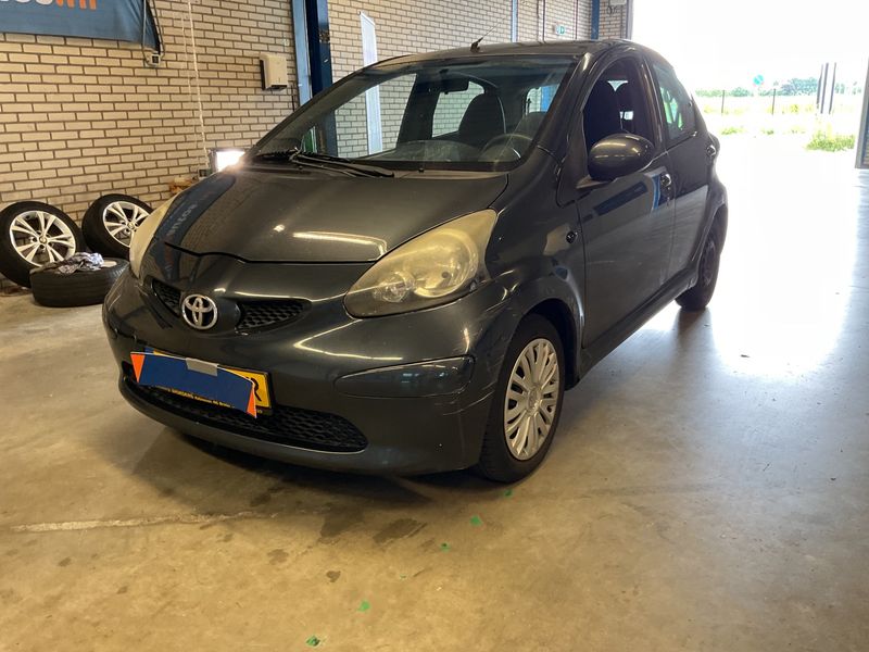 Toyota Aygo 1.0 — 1/8