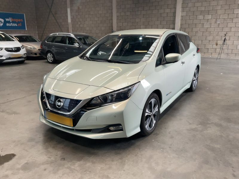 Nissan Leaf electric drive 110 kW — 1/8
