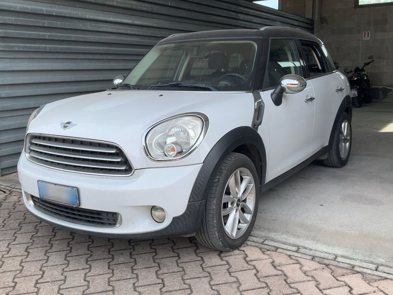 MINI Countryman Cooper D — 1/8