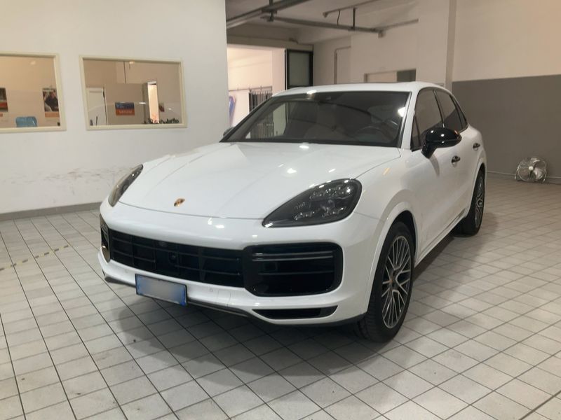 Porsche Cayenne Turbo — 1/8
