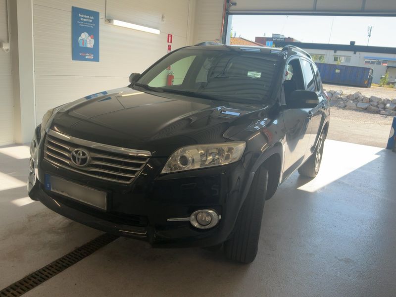 Toyota RAV 4 2.0 — 1/8