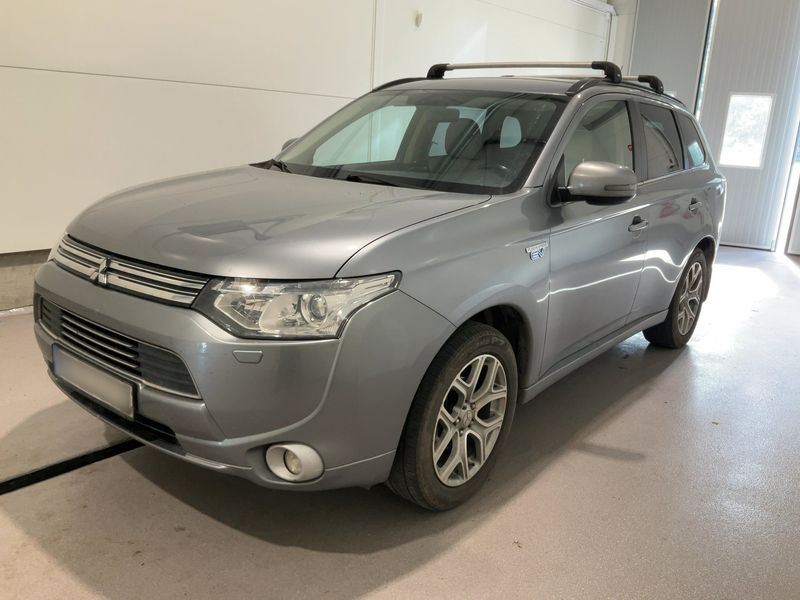 Mitsubishi Outlander 2.0 PHEV — 1/8