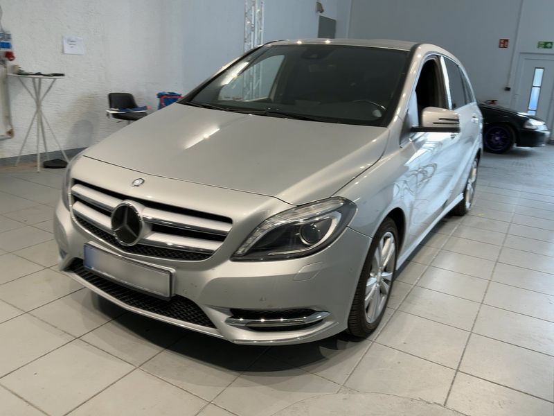 Mercedes-Benz B-Klasse B 250 — 1/8