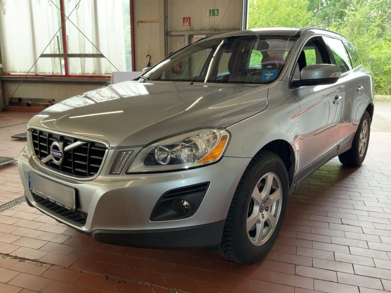 Volvo XC60 2.4 D5 — 1/8