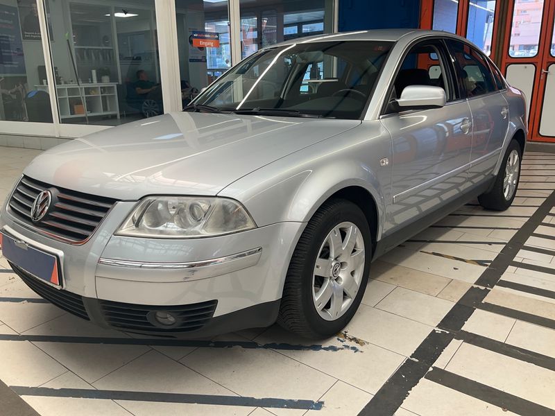 Volkswagen Passat 2.8 V6 — 1/8