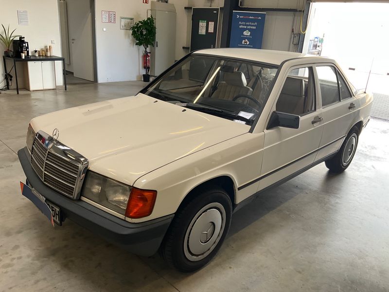 Mercedes-Benz 190/190 E 190 — 1/8