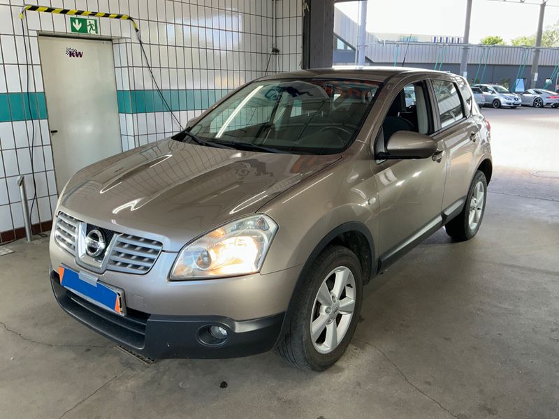 Nissan Qashqai 1.6 — 1/8