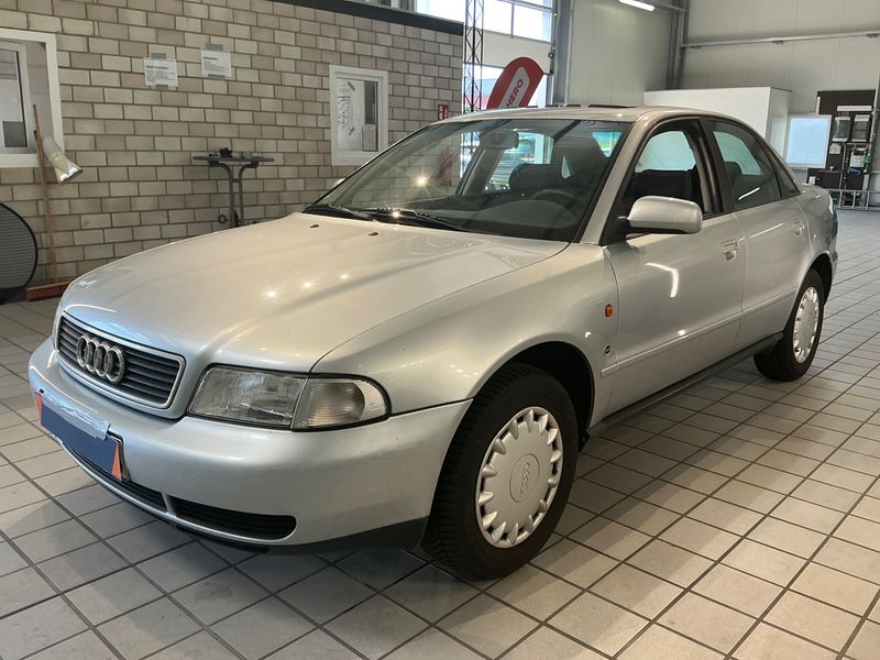 Audi A4 1.6 — 1/8