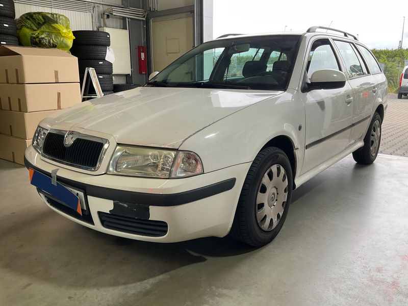 Skoda Octavia 1.6 — 1/8
