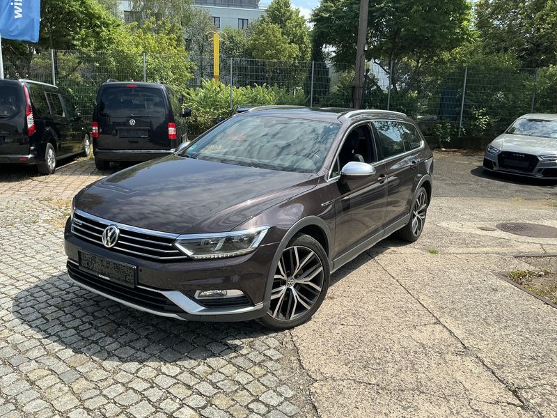 Volkswagen Passat Alltrack 2.0 TDI — фото 1