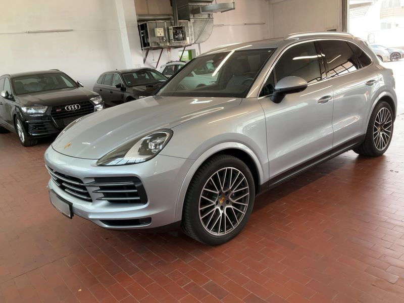 Porsche Cayenne 3.0 — 1/8