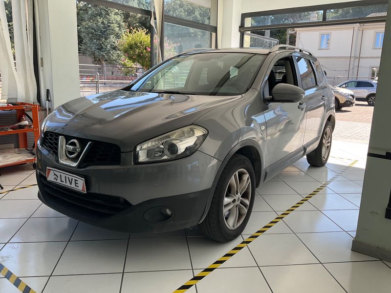Nissan Qashqai+2 2.0 dCi — 1/8