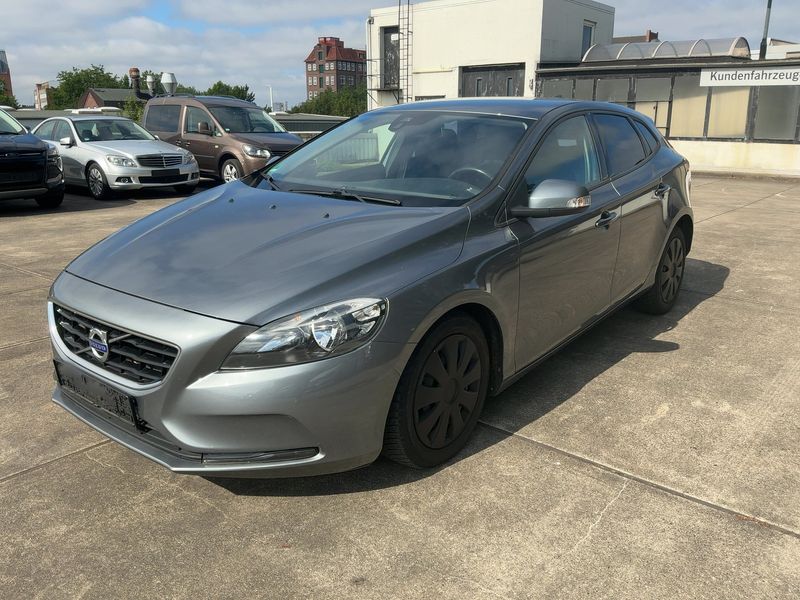 Volvo V40 2.0 D2 — фото 1
