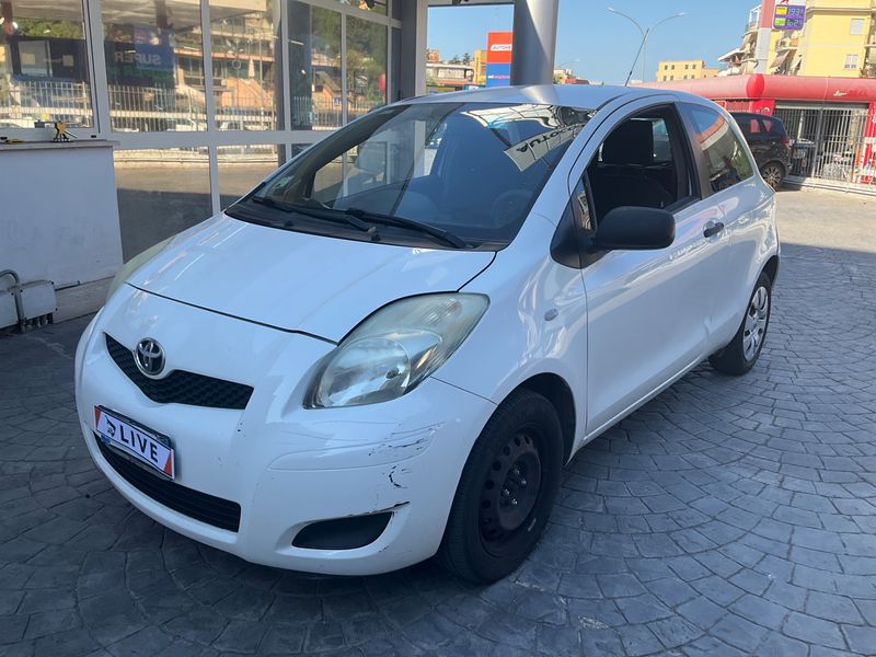 Toyota Yaris 1.0 VVT-i — 1/8