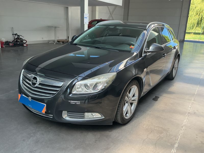 Opel Insignia Sports Tourer 2.0 CDTI — 1/8