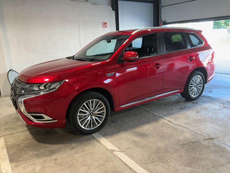 Mitsubishi Outlander 2.4 PHEV — 1/8