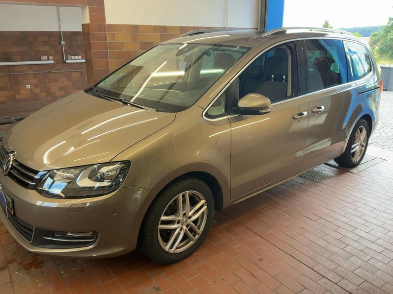 Volkswagen Sharan 2.0 TDI — 1/8