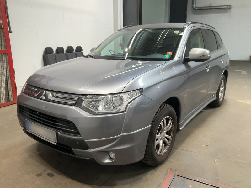 Mitsubishi Outlander 2.2 DI-D — 1/8