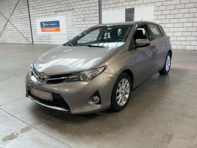 Toyota Auris 1.3 — 1/8