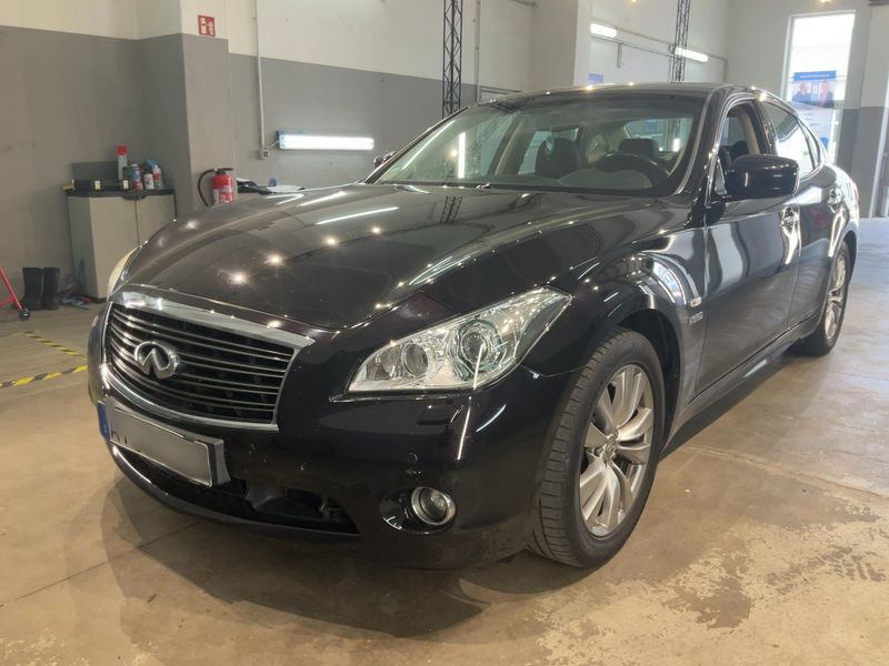 Infiniti M-Serie M35h — 1/8