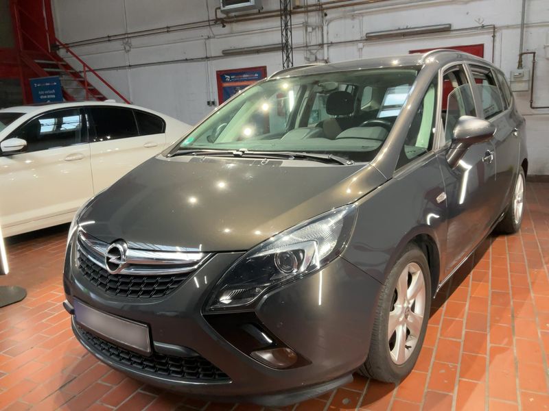 Opel Zafira Tourer 2.0 CDTI — 1/8