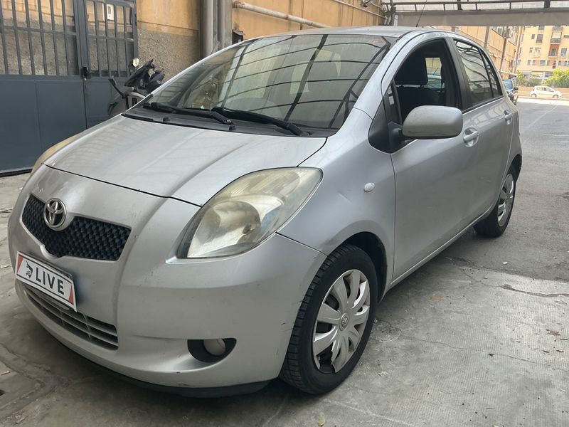 Toyota Yaris 1.3 VVT-i — 1/8