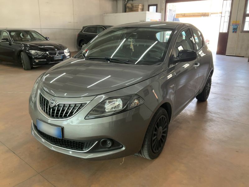 Lancia Ypsilon 1.0 Mild-Hybrid — 1/8
