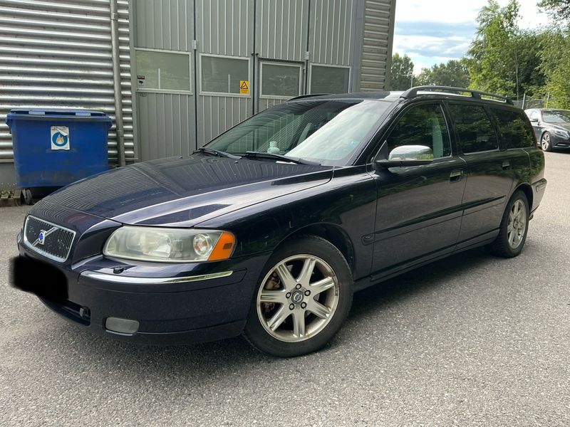 Volvo V70 2.5 T — 1/8