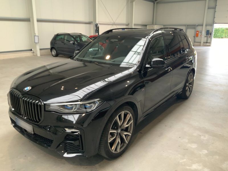 BMW X7 M50i — 1/8