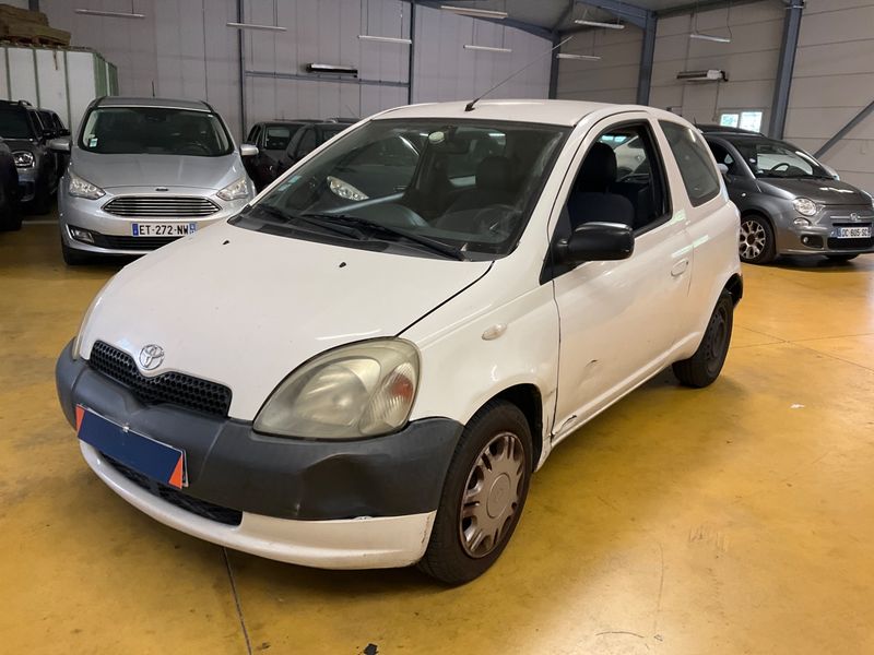 Toyota Yaris 1.0 VVT-i — 1/8