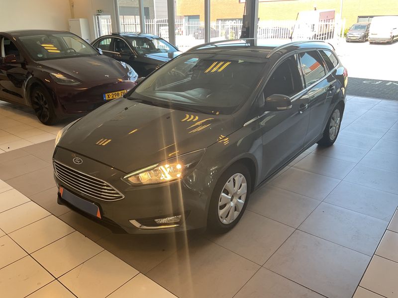 Ford Focus 1.0 EcoBoost — фото 1