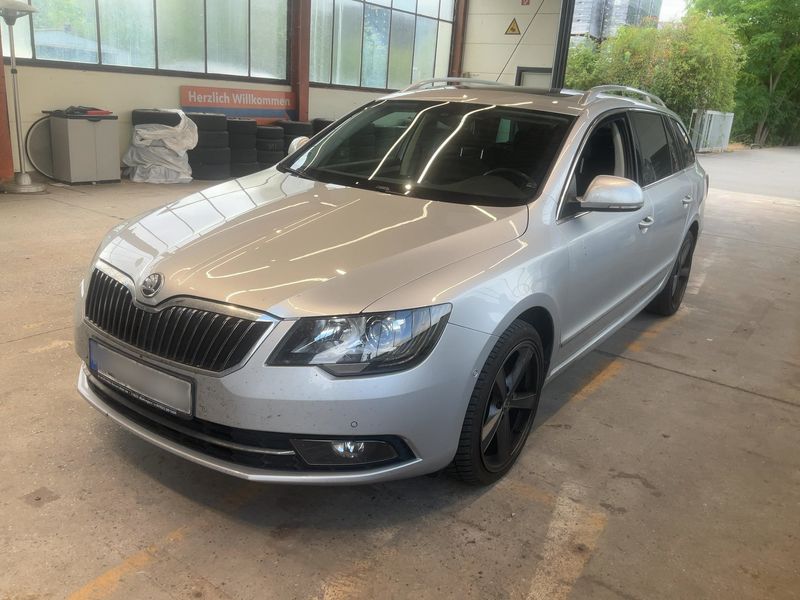 Skoda Superb 2.0 TDI — фото 1