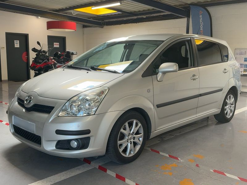 Toyota Corolla Verso 2.2 D-4D — 1/8