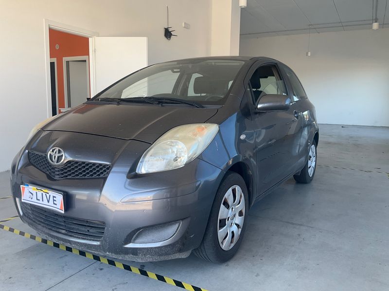 Toyota Yaris 1.0 VVT-i — 1/8