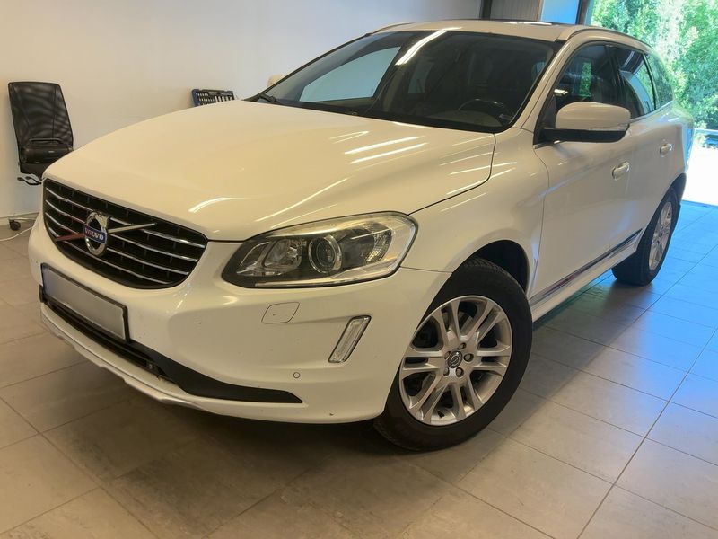 Volvo XC60 2.4 D4 — 1/8