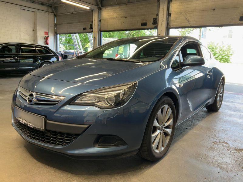 Opel Astra GTC 1.4 Turbo — 1/8