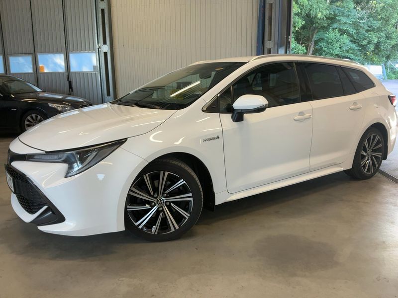 Toyota Corolla 2.0 Hybrid — 1/8