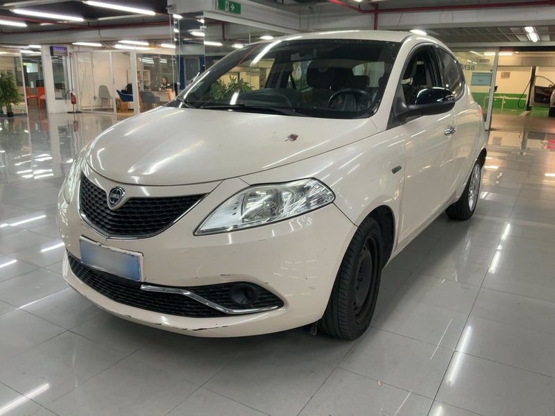 Lancia Ypsilon 1.2 — 1/8