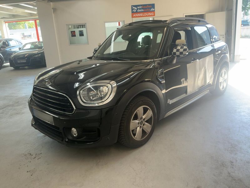 MINI Countryman Cooper D — 1/8