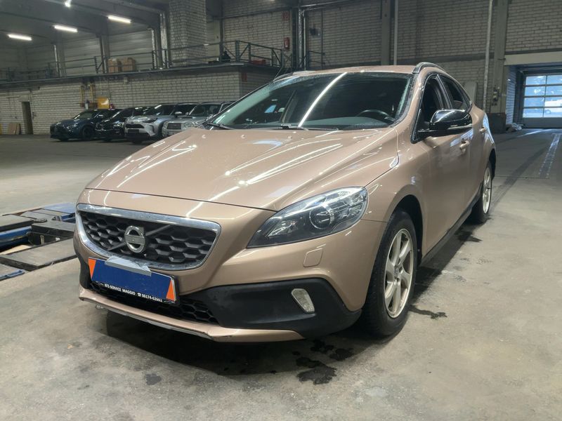 Volvo V40 Cross Country 2.0 D3 — фото 1