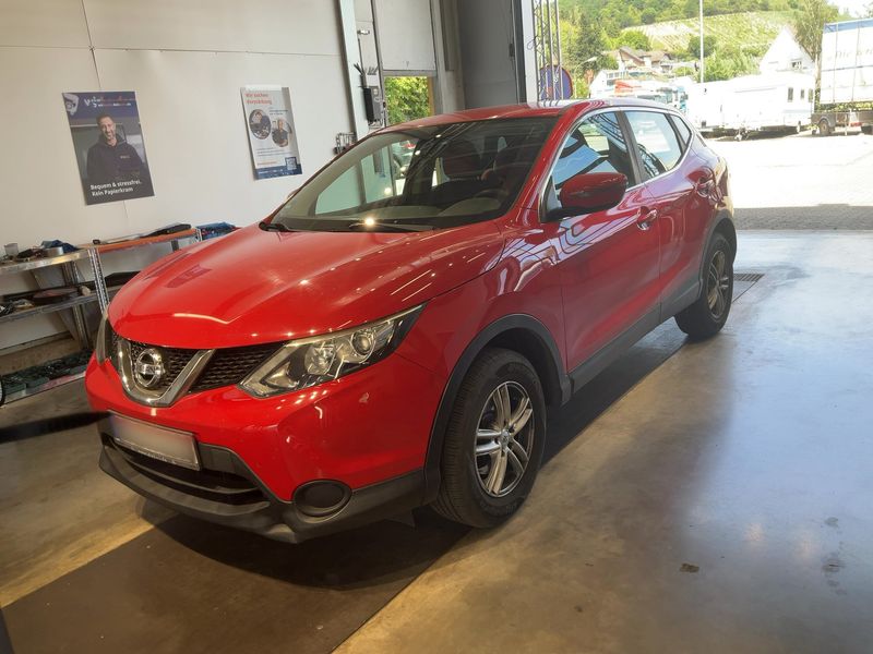 Nissan Qashqai 1.2 — 1/8