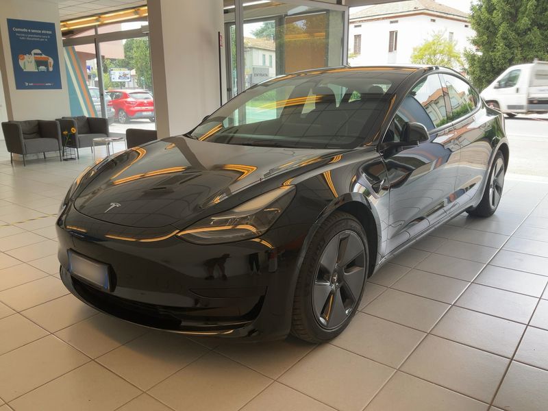 Tesla Model 3 Standard Range — фото 1
