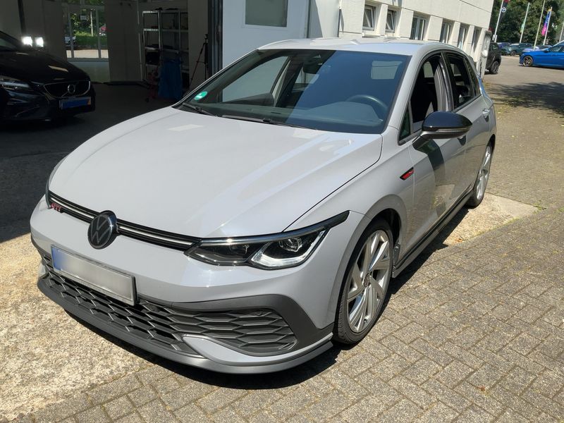 Volkswagen Golf VIII 2.0 TSI — 1/8